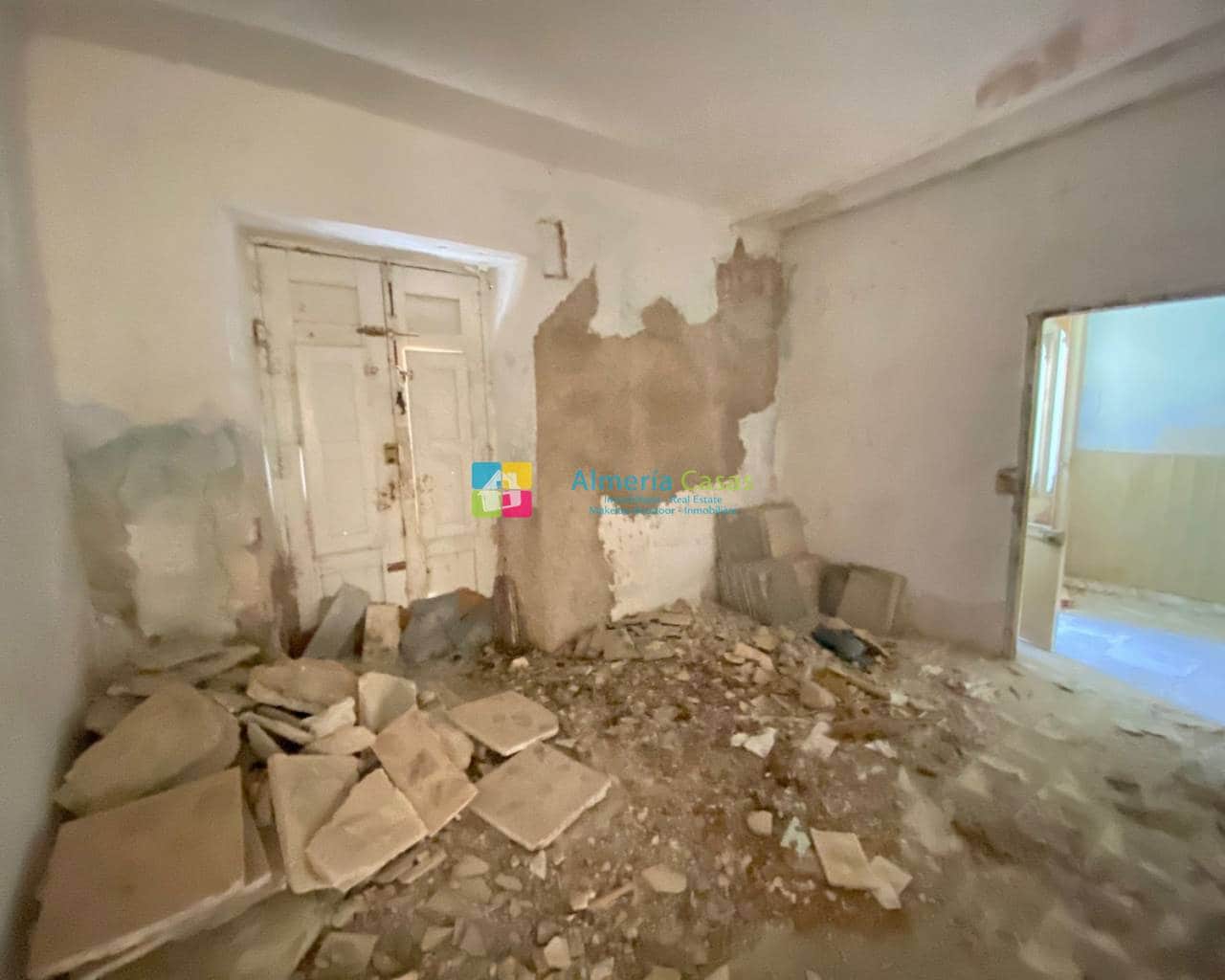 8 soveværelse Byhus til salg i Oria med garage - € 65.000 (Ref: 7823541)