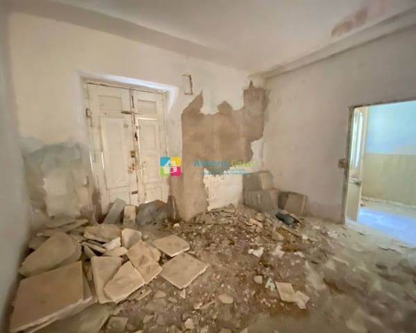 8 soveværelse Byhus til salg i Oria med garage - € 65.000 (Ref: 7823541)