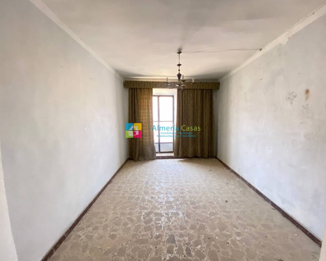 8 soveværelse Byhus til salg i Oria med garage - € 65.000 (Ref: 7823541)