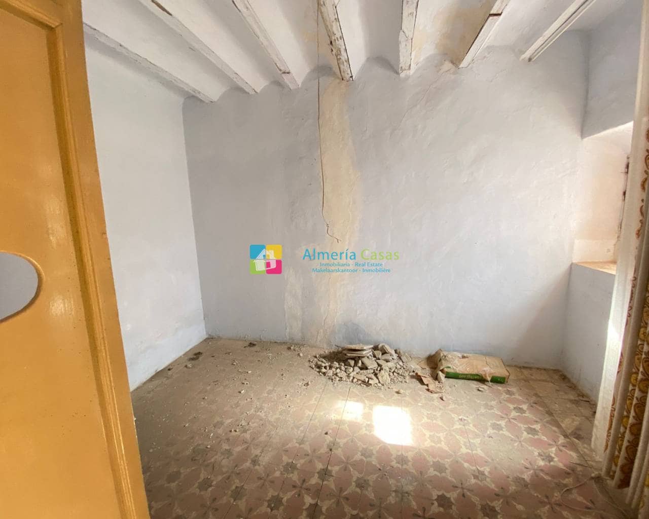 8 soveværelse Byhus til salg i Oria med garage - € 65.000 (Ref: 7823541)