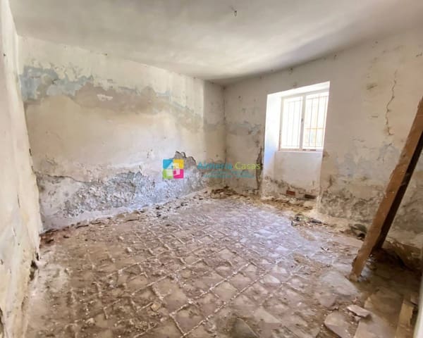 8 soveværelse Byhus til salg i Oria med garage - € 65.000 (Ref: 7823541)