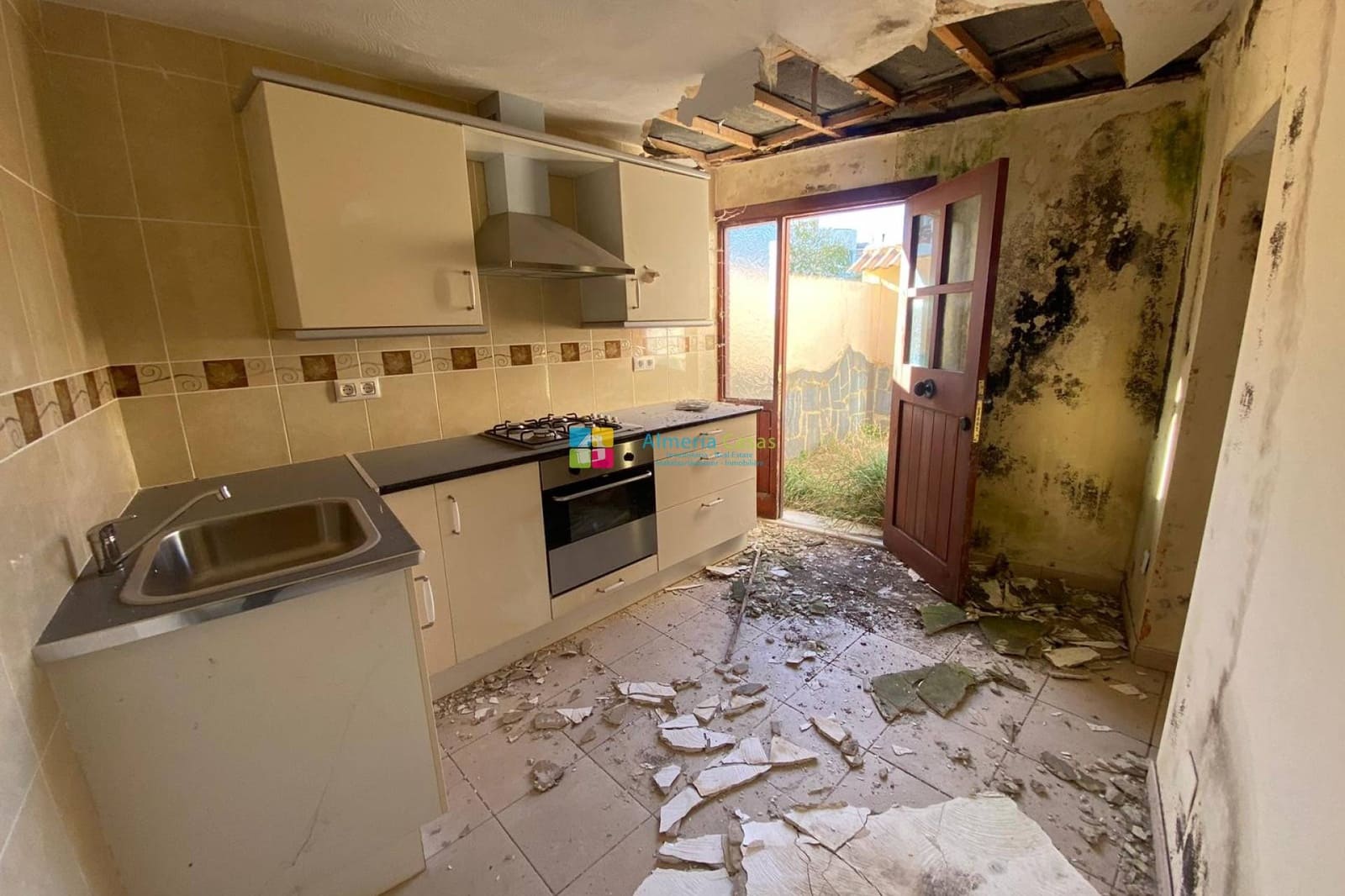 4 soveværelse Byhus til salg i Sufli - € 40.000 (Ref: 7941106)