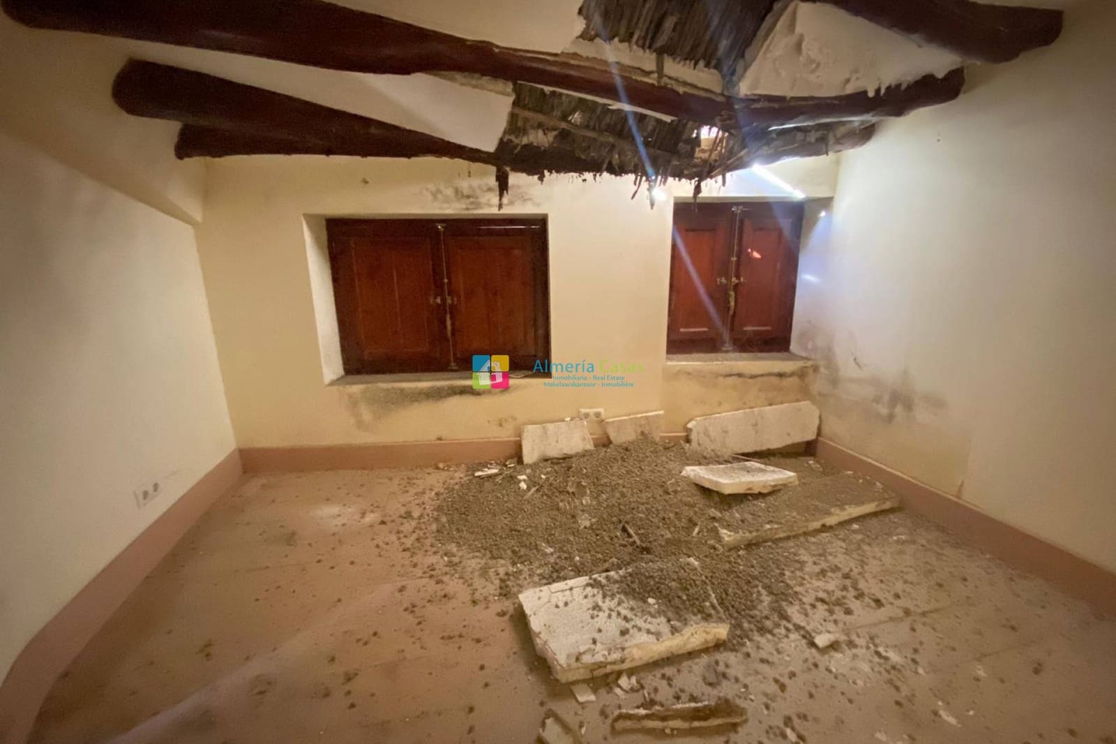 4 soveværelse Byhus til salg i Sufli - € 40.000 (Ref: 7941106)