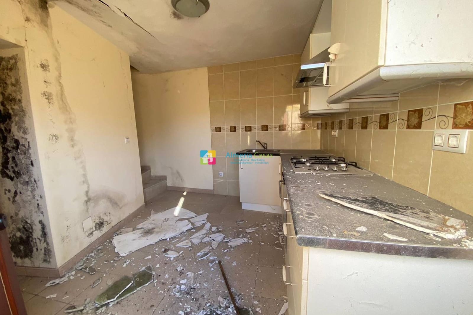 4 soveværelse Byhus til salg i Sufli - € 40.000 (Ref: 7941106)