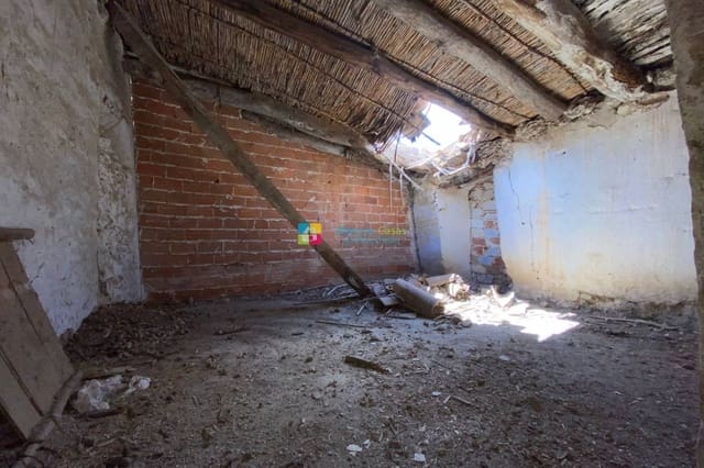 7 makuuhuone Omakotitalo myytävänä paikassa Oria - 25 000 € (Ref: 8248445)