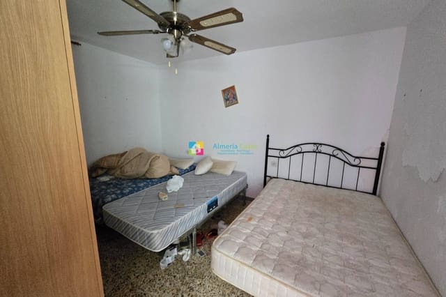 4 soveværelse Byhus til salg i Urrácal - € 38.000 (Ref: 8543120)