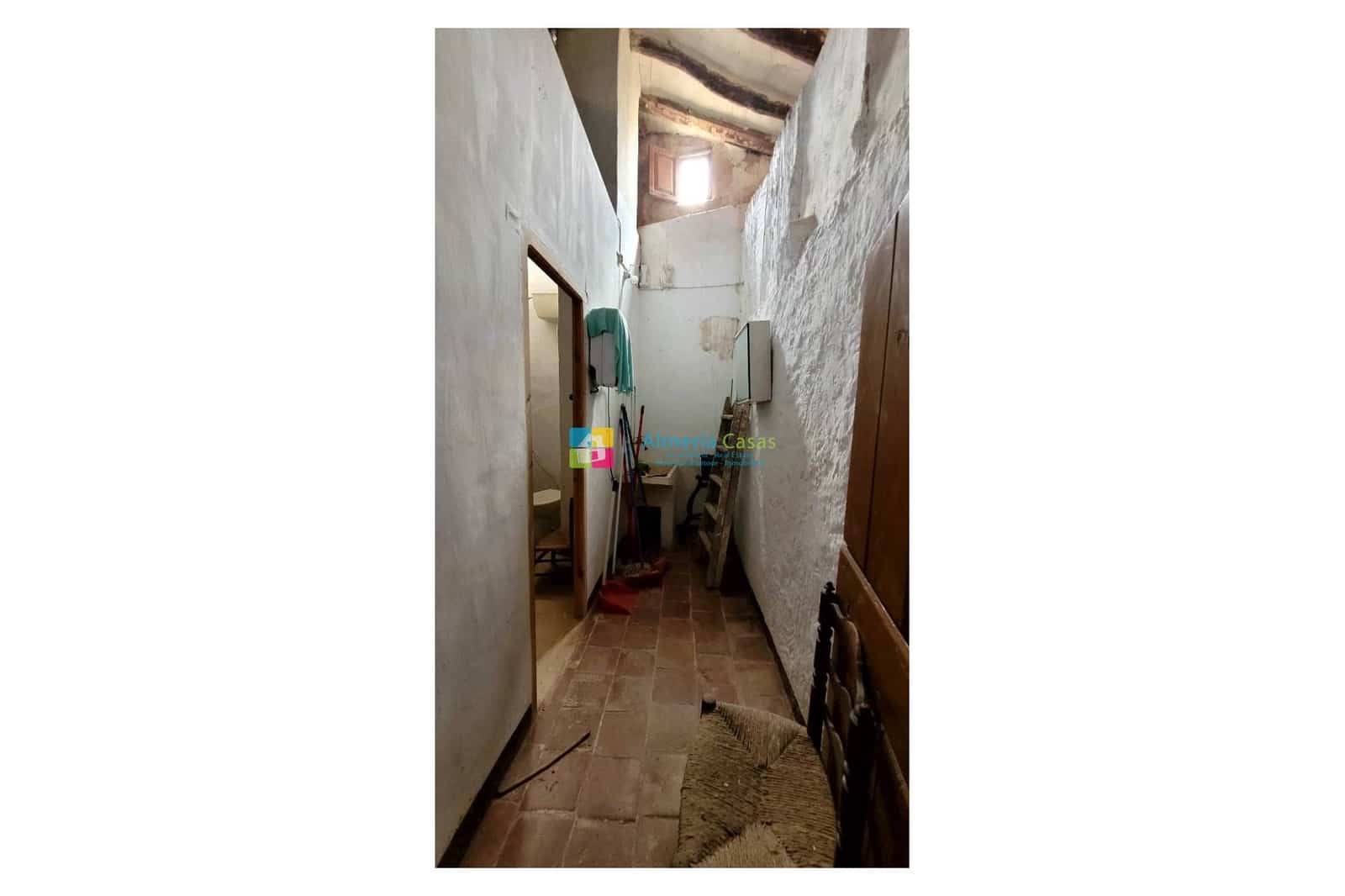 9 soveværelse Byhus til salg i Cullar - € 75.000 (Ref: 8572665)