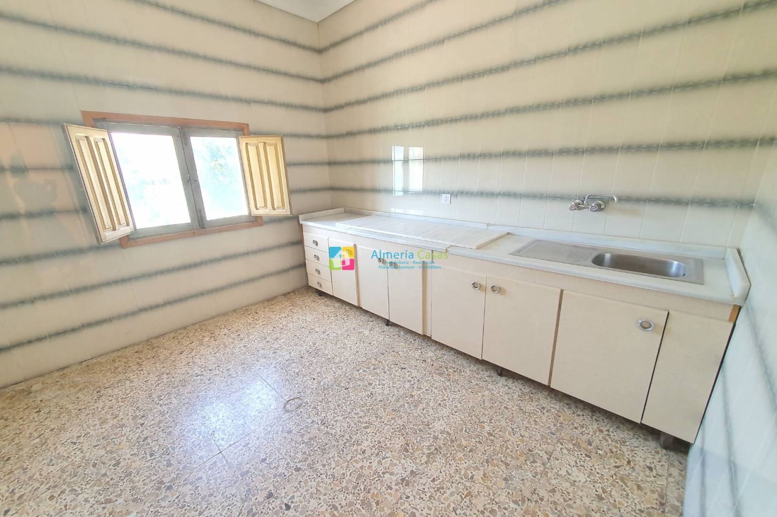 6 soveværelse Byhus til salg i Fines - € 68.000 (Ref: 8917241)