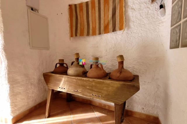 4 bedroom Cave House for sale in Cúllar with pool - € 550,000 (Ref: 9158389)