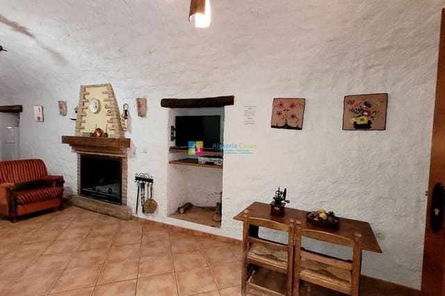 4 bedroom Cave House for sale in Cúllar with pool - € 550,000 (Ref: 9158389)