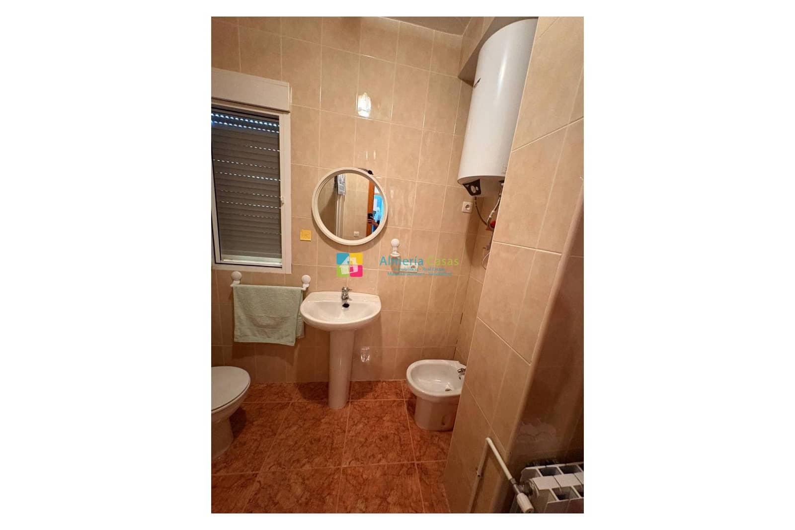 8 soverom Hus til salgs i Sierro med garasje - € 230 000 (Ref: 9221368)