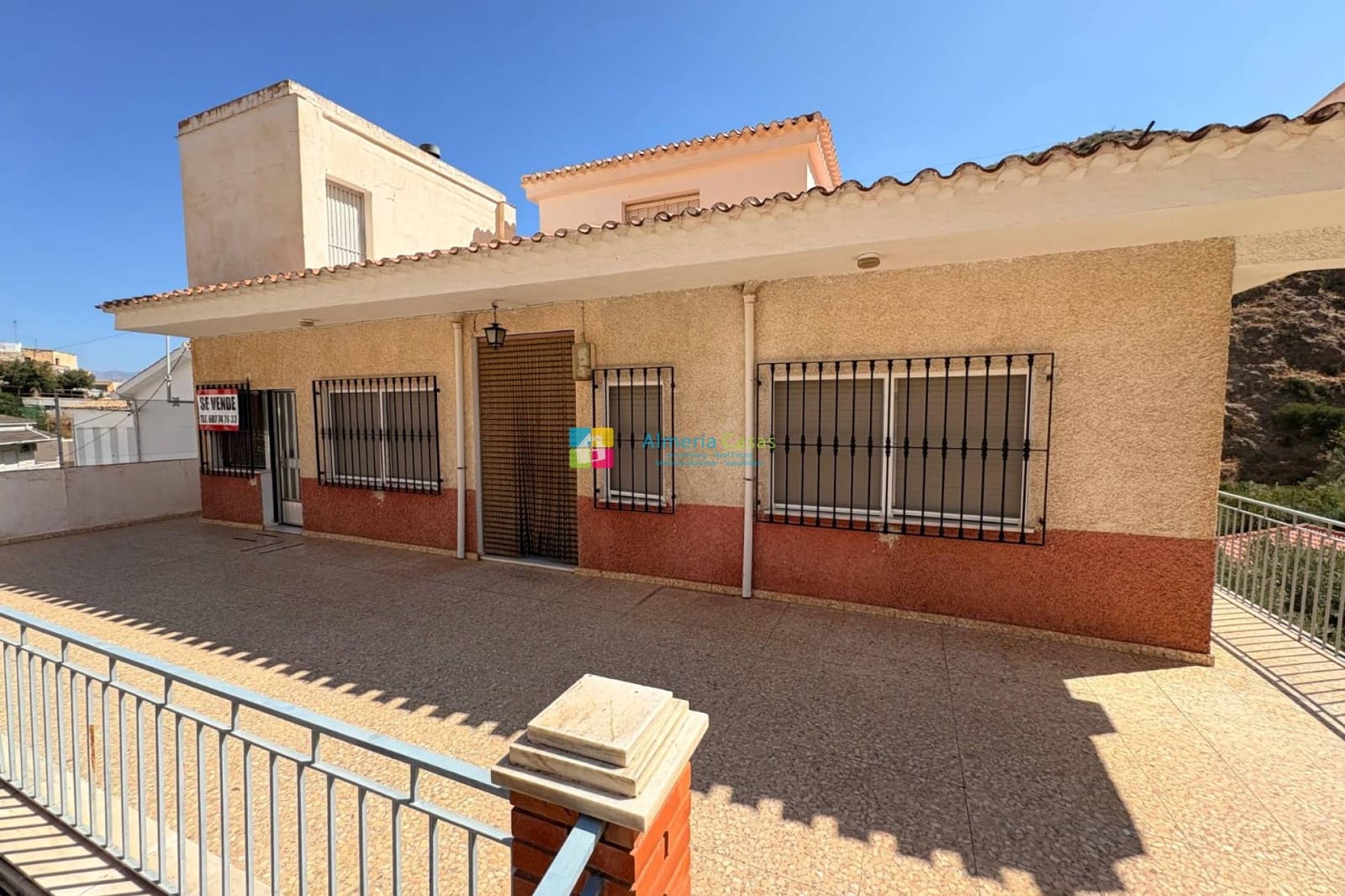 8 soverom Hus til salgs i Sierro med garasje - € 230 000 (Ref: 9221368)