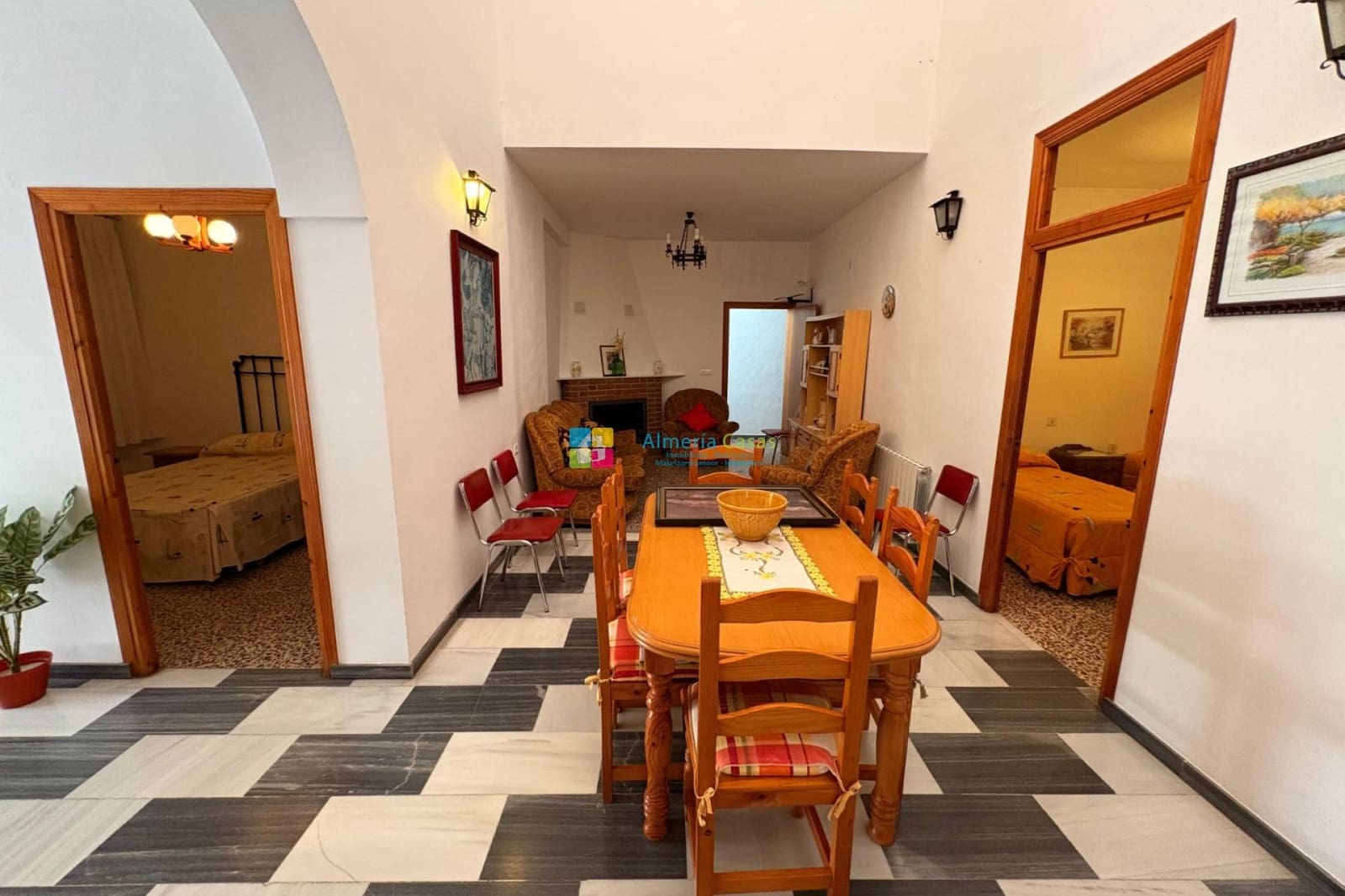 8 soverom Hus til salgs i Sierro med garasje - € 230 000 (Ref: 9221368)