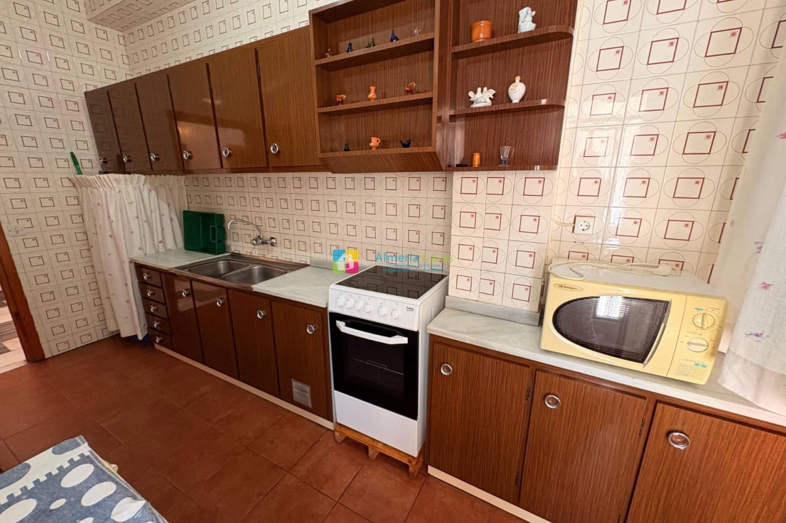 8 soverom Hus til salgs i Sierro med garasje - € 230 000 (Ref: 9221368)