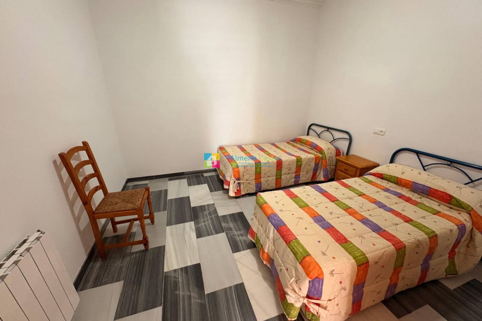 8 soverom Hus til salgs i Sierro med garasje - € 230 000 (Ref: 9221368)