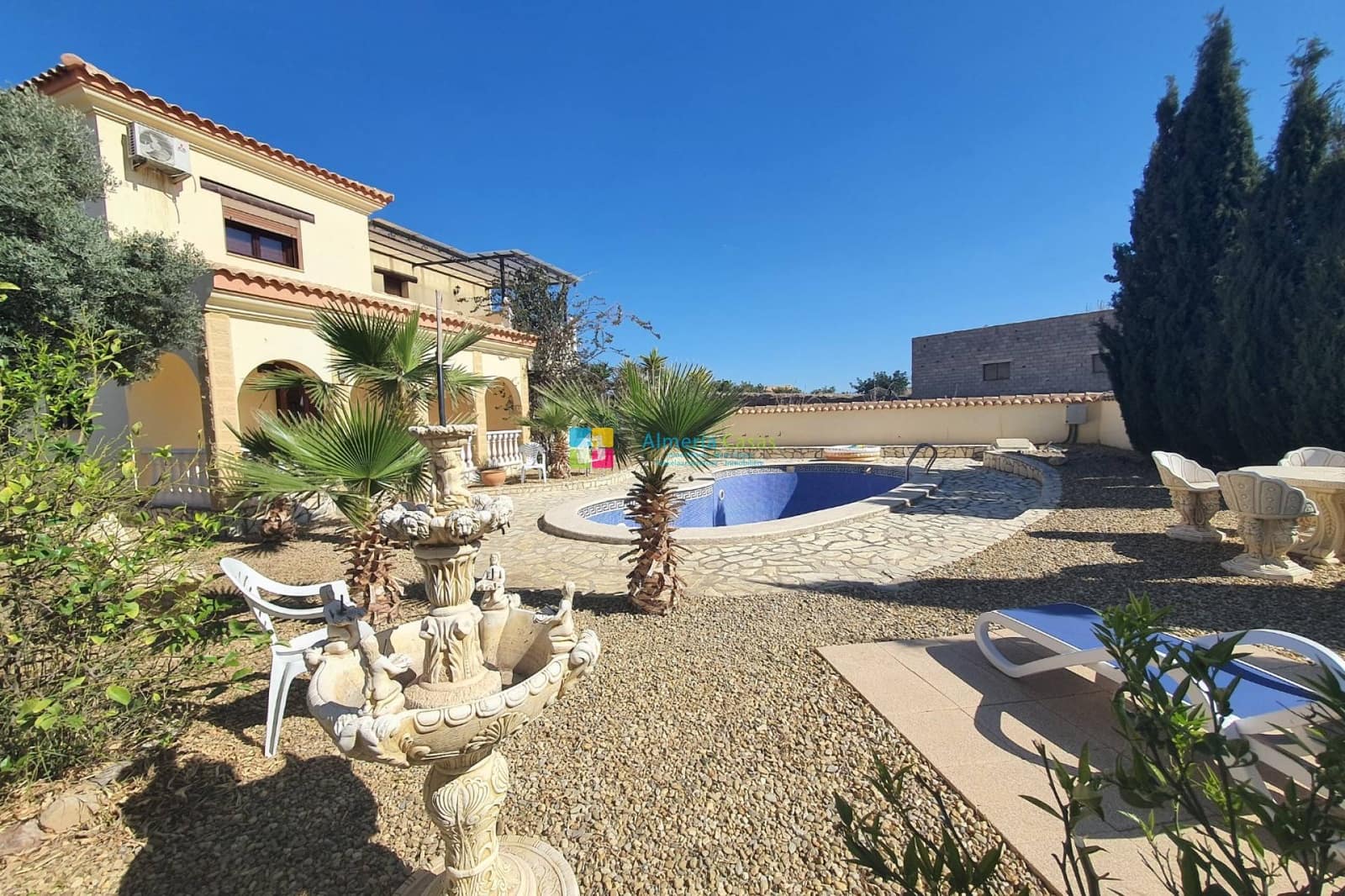 3 soveværelse Villa til salg i El Cucador med swimmingpool - € 299.000 (Ref: 9254155)