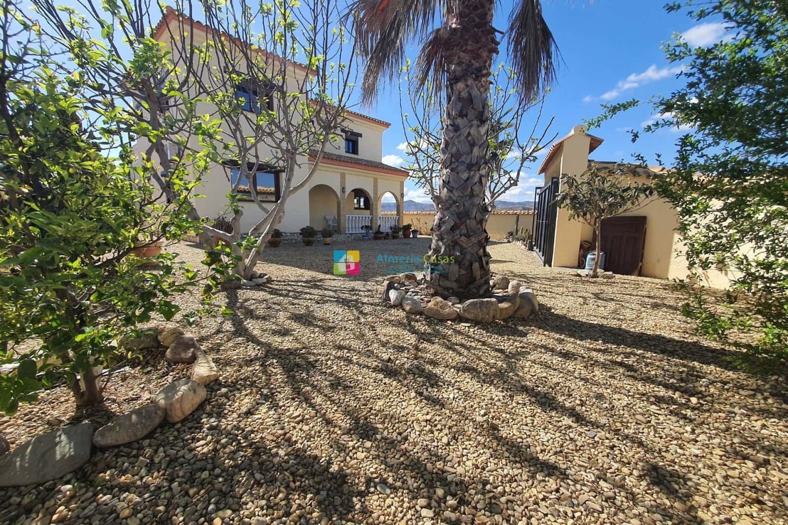 3 soveværelse Villa til salg i El Cucador med swimmingpool - € 299.000 (Ref: 9254155)