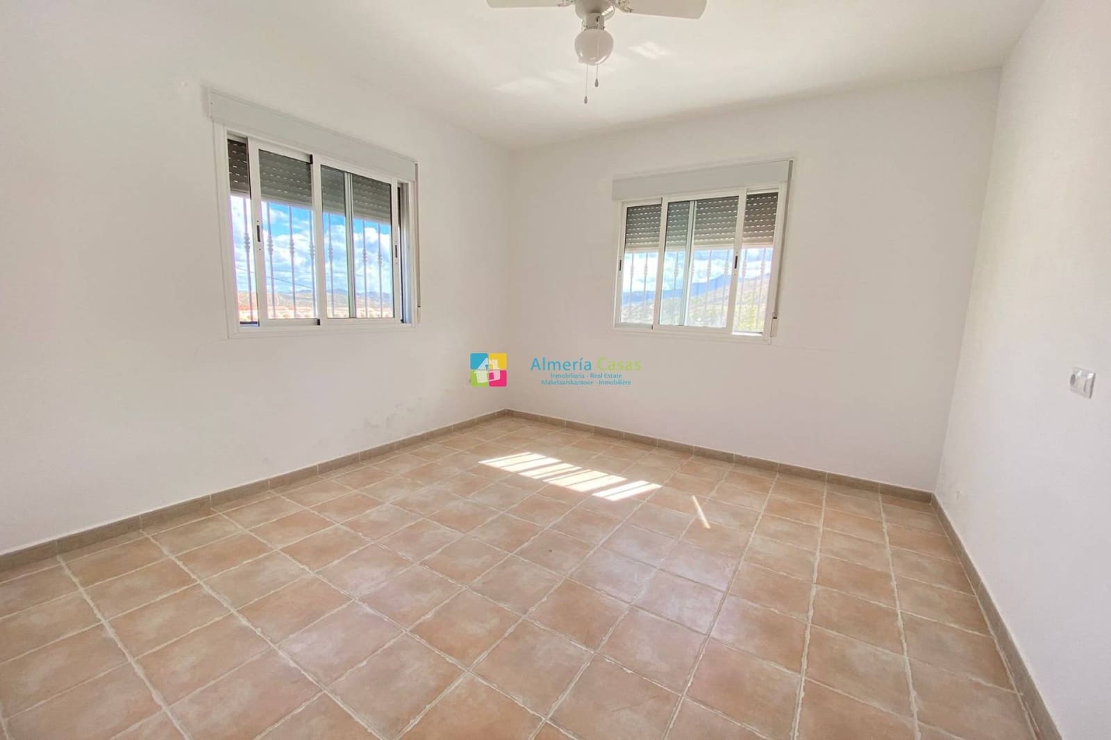 3 sypialnia Willa na sprzedaż w Lijar z basenem - 185 000 € (Ref: 9273073)