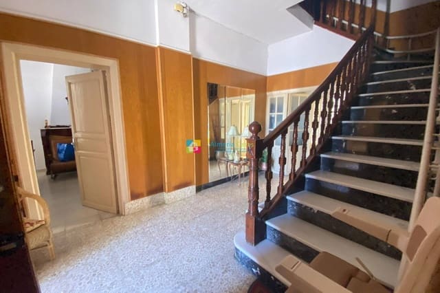 7 soveværelse Byhus til salg i Baza med garage - € 180.000 (Ref: 9325243)