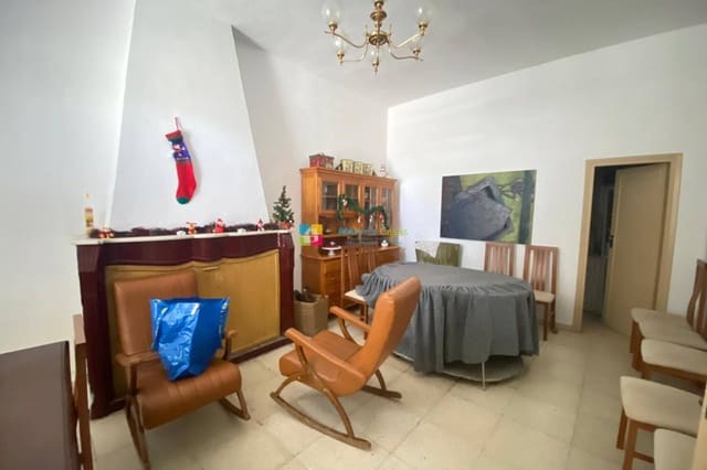 7 soveværelse Byhus til salg i Baza med garage - € 180.000 (Ref: 9325243)