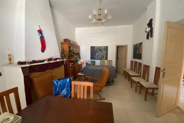 7 soveværelse Byhus til salg i Baza med garage - € 180.000 (Ref: 9325243)