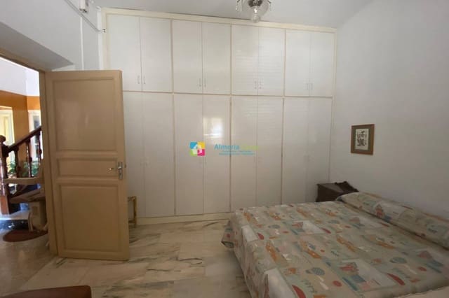 7 soveværelse Byhus til salg i Baza med garage - € 180.000 (Ref: 9325243)