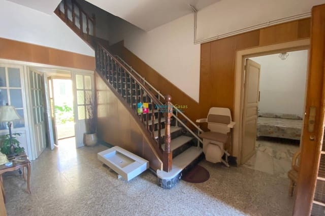 7 soveværelse Byhus til salg i Baza med garage - € 180.000 (Ref: 9325243)