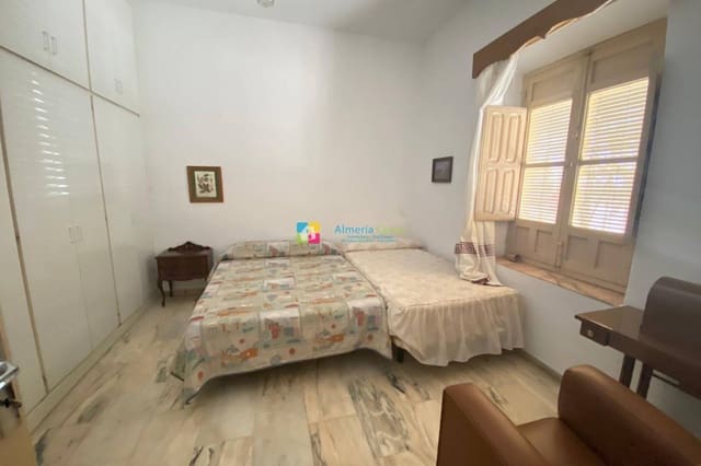 7 soveværelse Byhus til salg i Baza med garage - € 180.000 (Ref: 9325243)