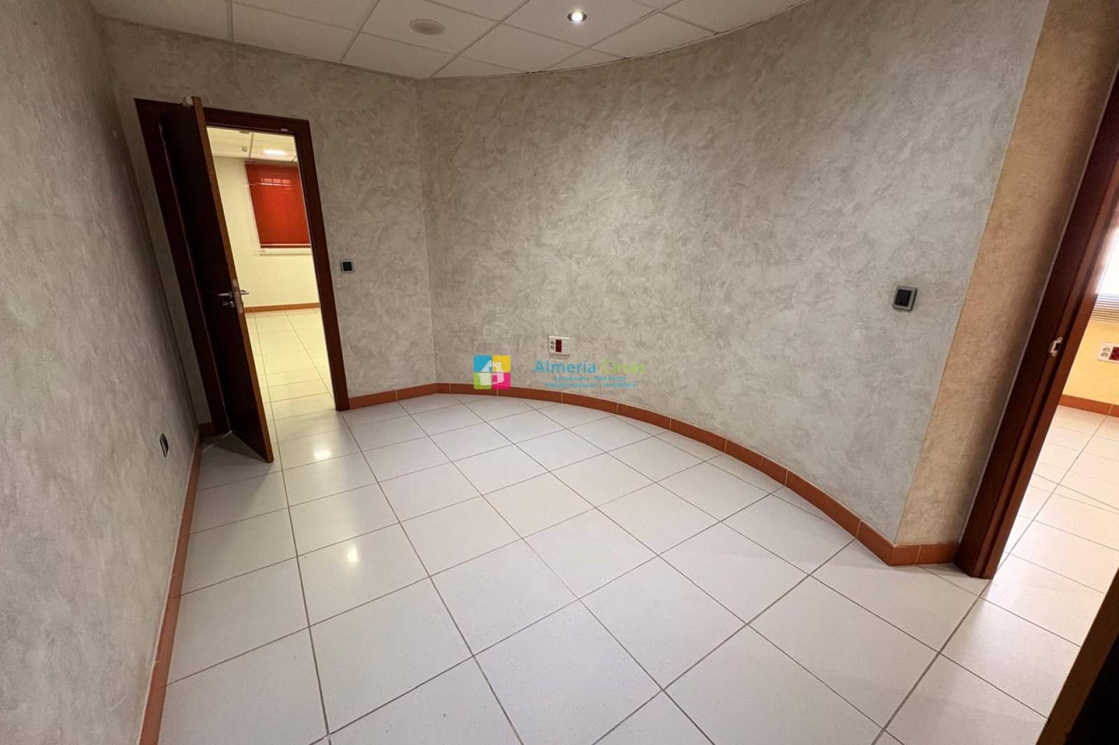 Erhverv til leje i Albox - € 950 (Ref: 9378377)