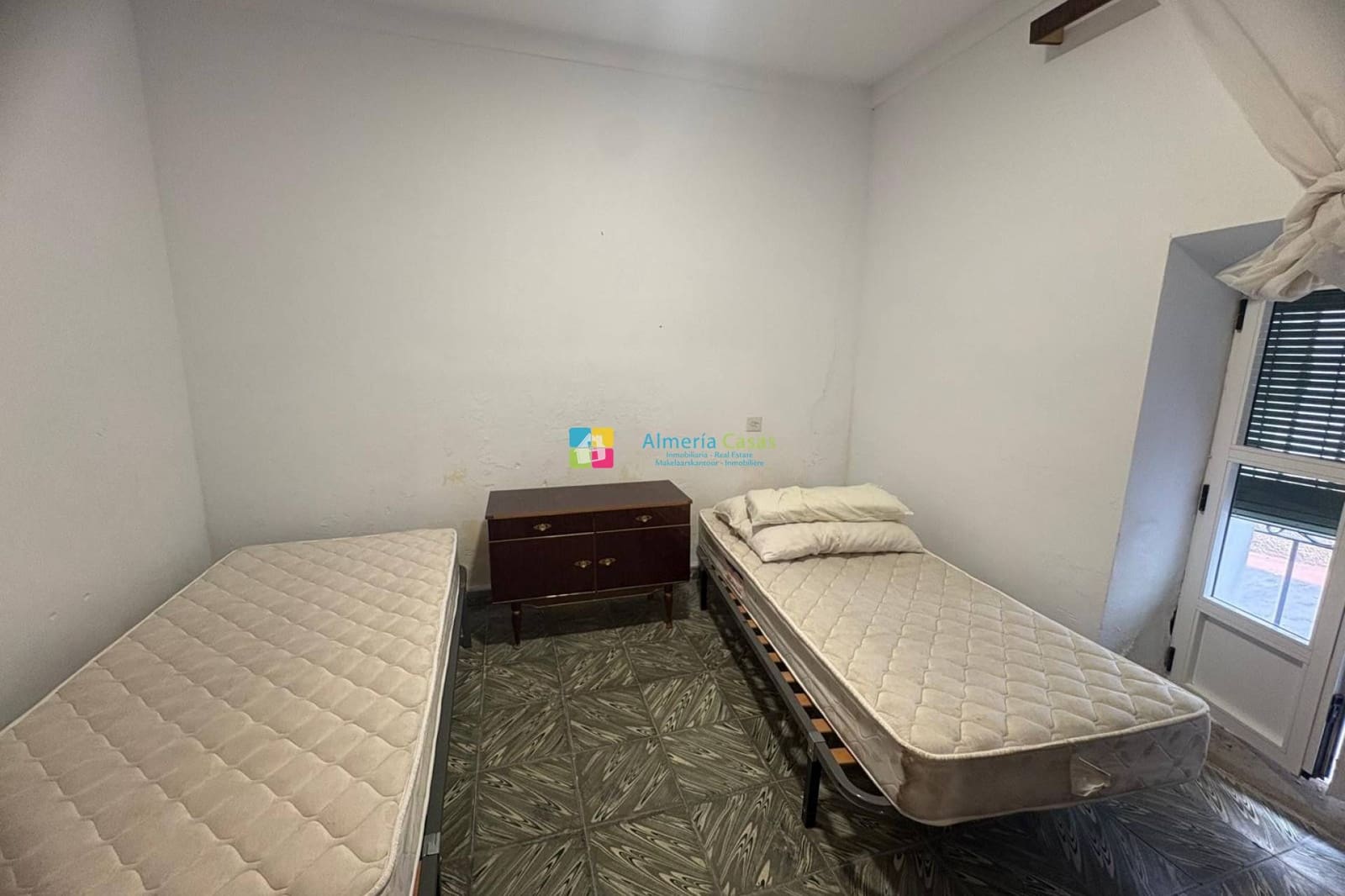 7 slaapkamer Huis te koop in Sufli - € 99.000 (Ref: 9426370)