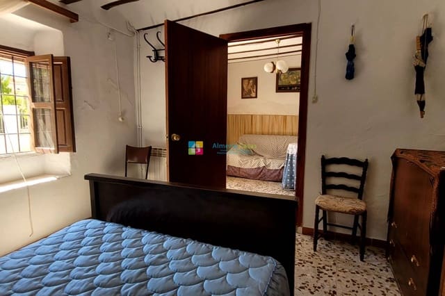 5 chambre Maison de Ville à vendre à Cúllar avec garage - 58 000 € (Ref: 9431769)