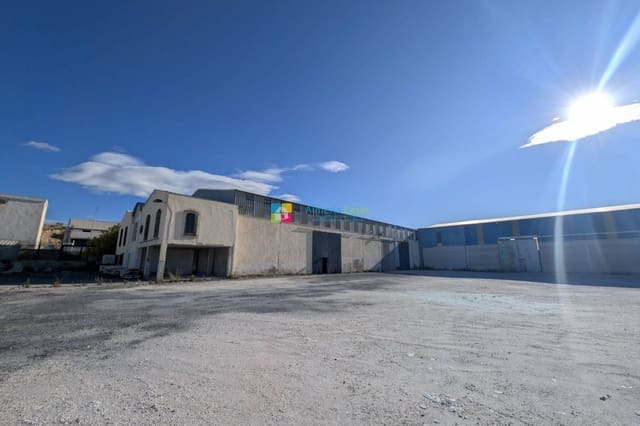 Kommersiell till salu i Fines - 610 000 € (Ref: 9454714)