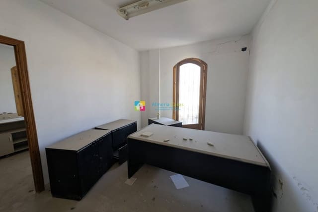 Kommersiell till salu i Fines - 610 000 € (Ref: 9454714)