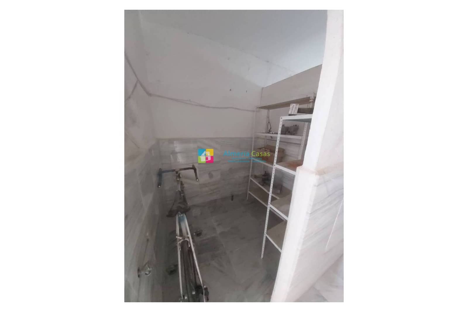 Casa de 6 habitaciones en Fines en venta con garaje - 92.000 € (Ref: 9466184)