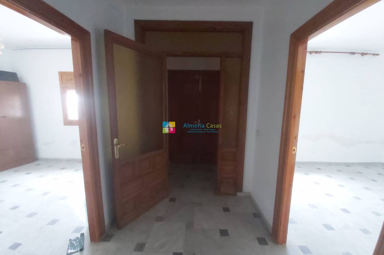 Casa de 6 habitaciones en Fines en venta con garaje - 92.000 € (Ref: 9466184)