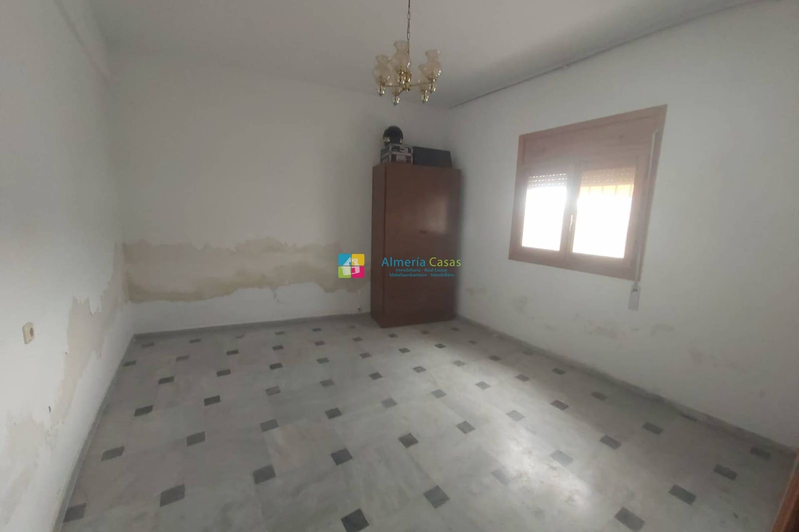 Casa de 6 habitaciones en Fines en venta con garaje - 92.000 € (Ref: 9466184)