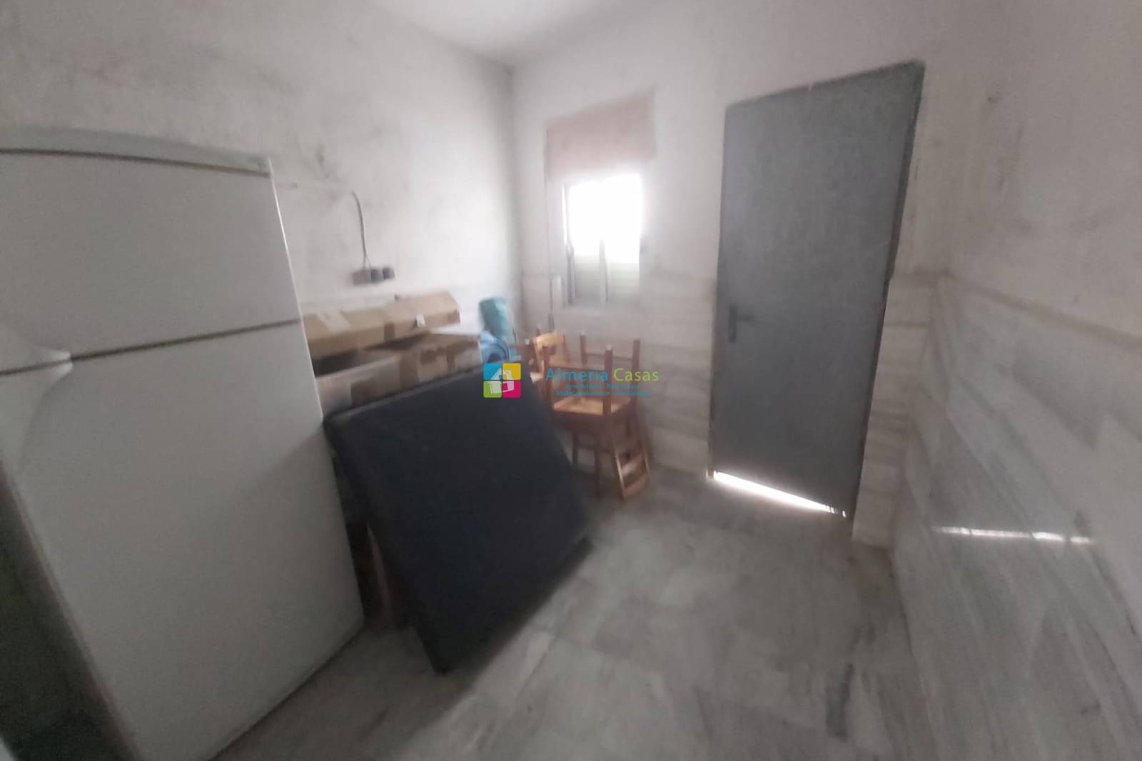 Casa de 6 habitaciones en Fines en venta con garaje - 92.000 € (Ref: 9466184)