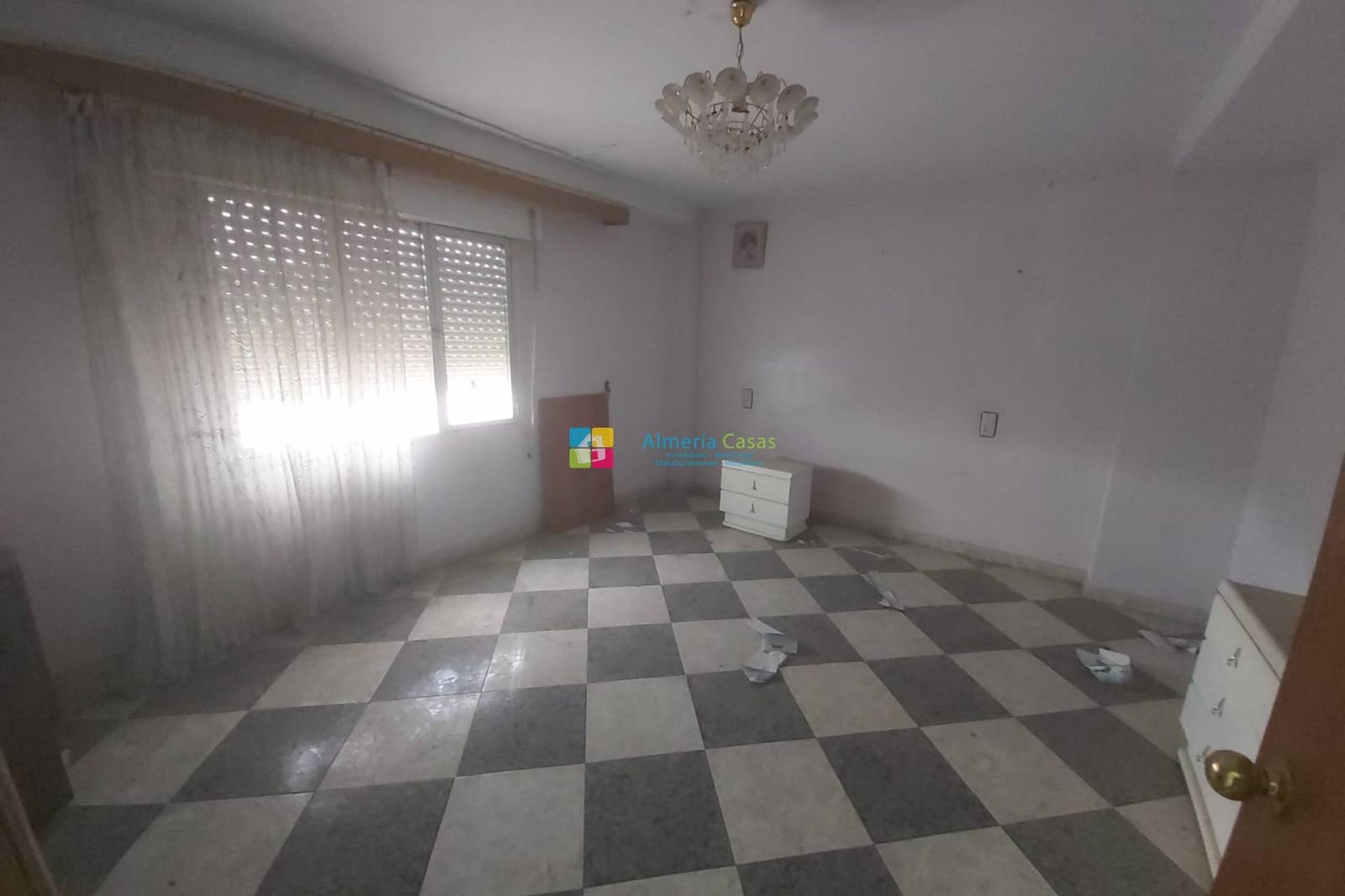 Casa de 6 habitaciones en Fines en venta con garaje - 92.000 € (Ref: 9466184)