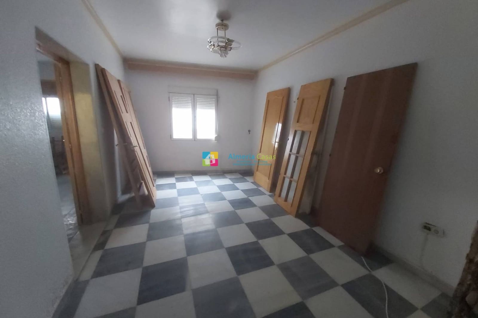 Casa de 6 habitaciones en Fines en venta con garaje - 92.000 € (Ref: 9466184)