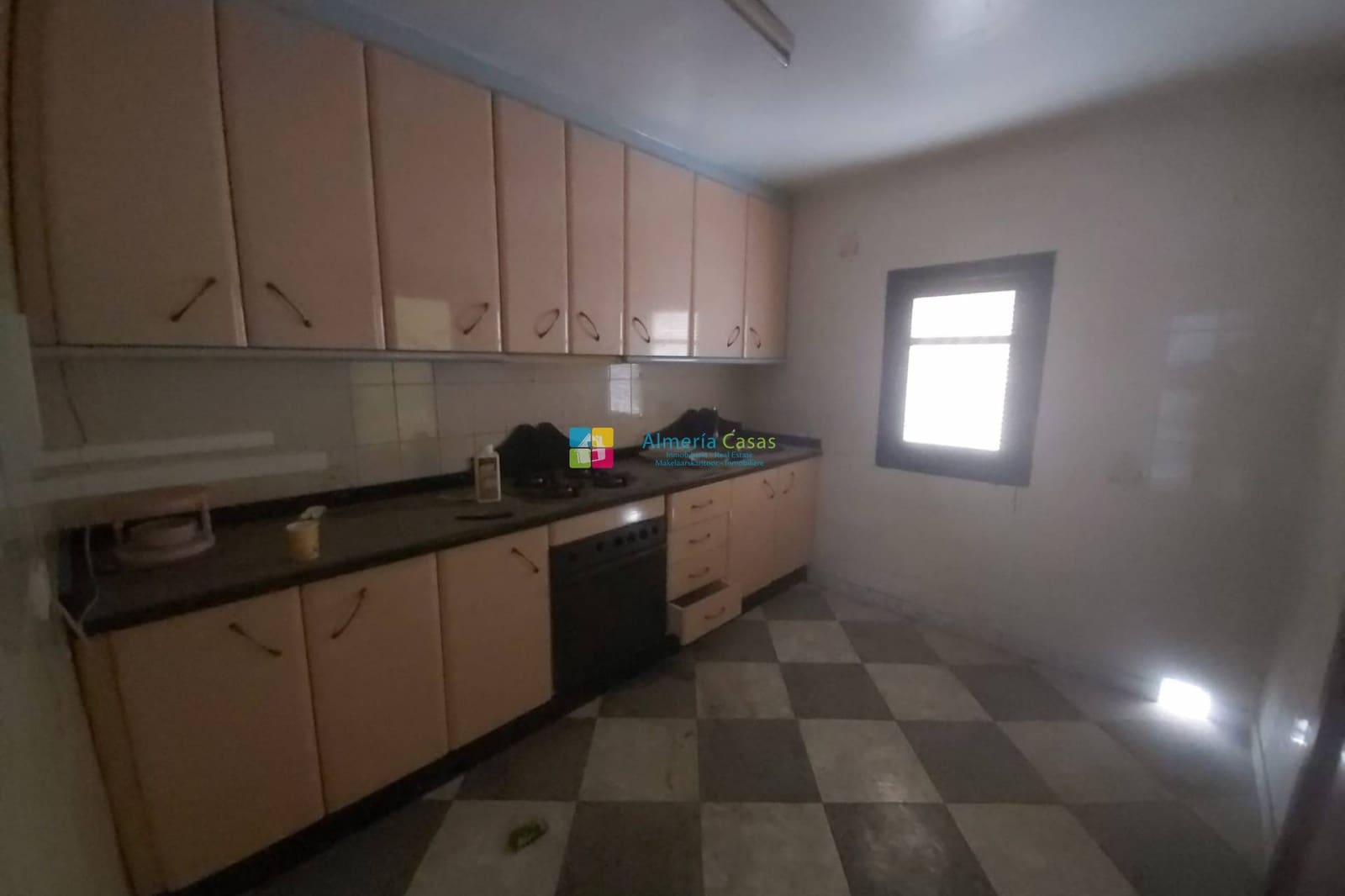 Casa de 6 habitaciones en Fines en venta con garaje - 92.000 € (Ref: 9466184)