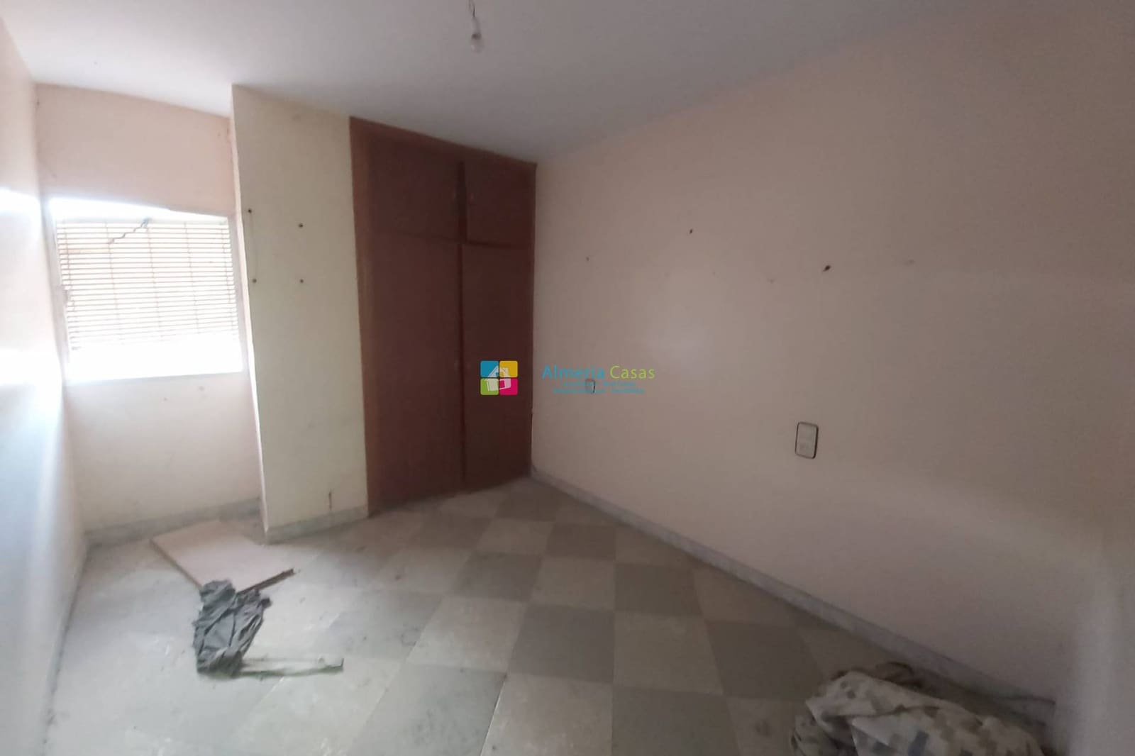 Casa de 6 habitaciones en Fines en venta con garaje - 92.000 € (Ref: 9466184)