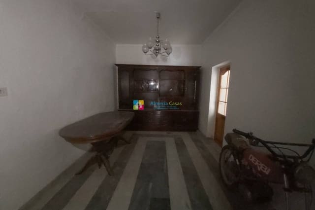 Casa de 6 habitaciones en Fines en venta con garaje - 92.000 € (Ref: 9466184)