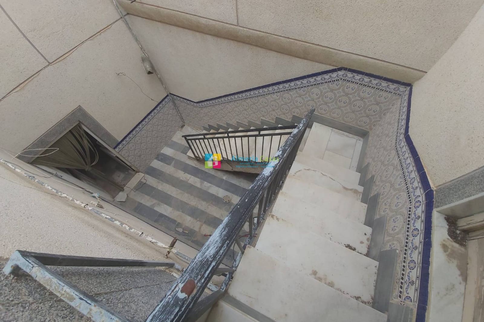 Casa de 6 habitaciones en Fines en venta con garaje - 92.000 € (Ref: 9466184)