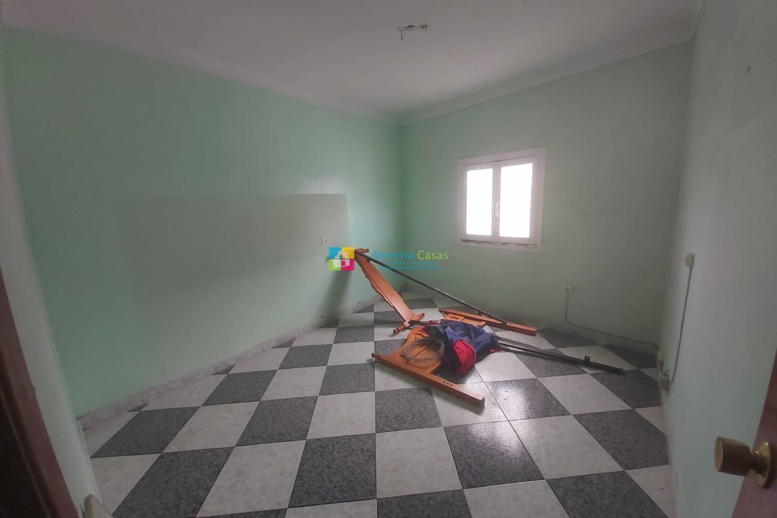 Casa de 6 habitaciones en Fines en venta con garaje - 92.000 € (Ref: 9466184)