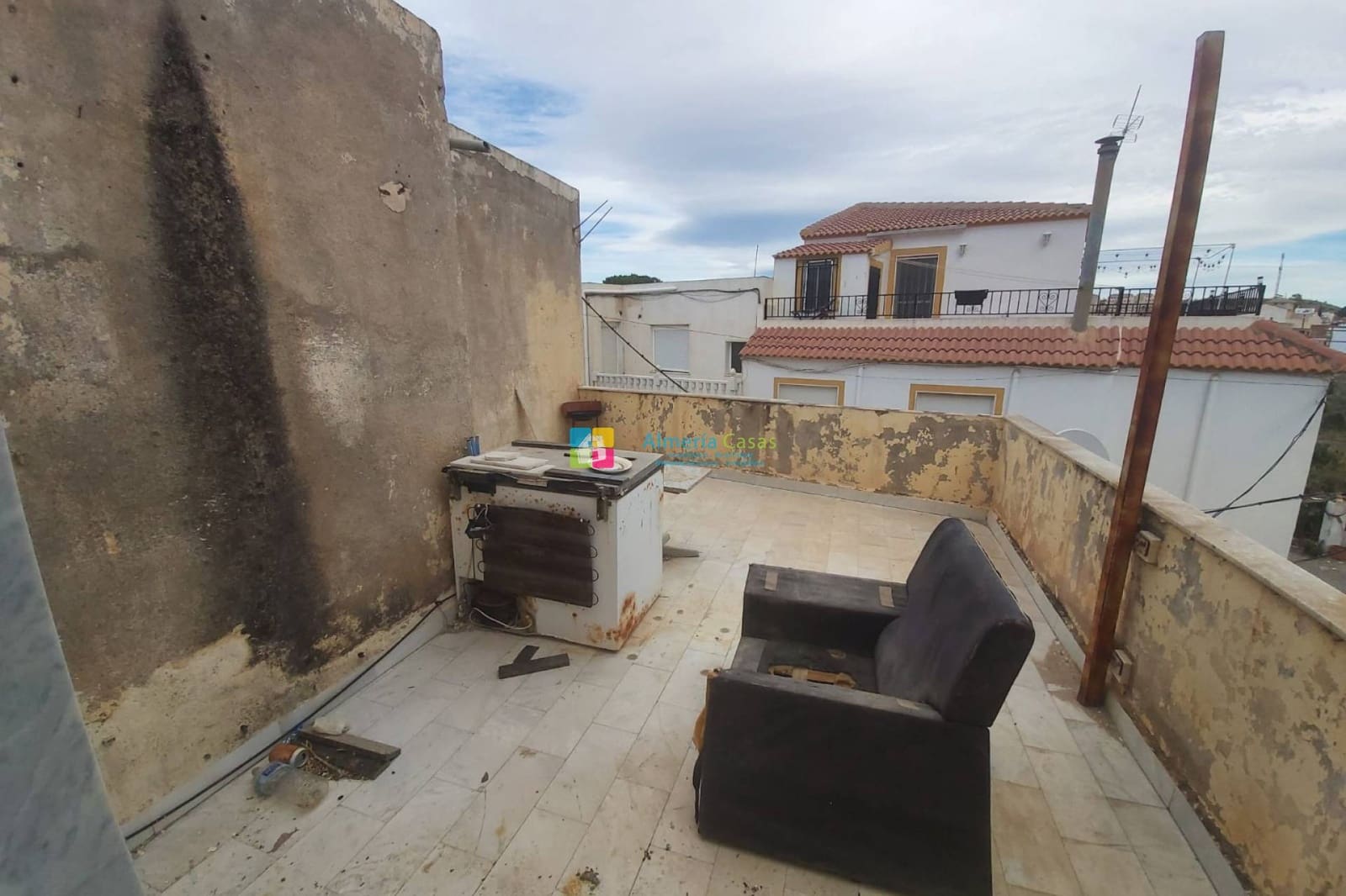 Casa de 6 habitaciones en Fines en venta con garaje - 92.000 € (Ref: 9466184)