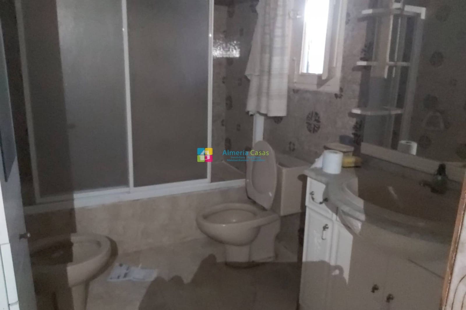 Casa de 6 habitaciones en Fines en venta con garaje - 92.000 € (Ref: 9466184)