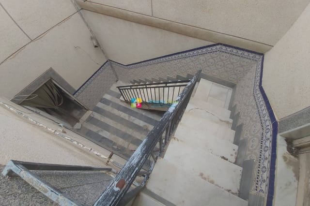 Casa de 6 habitaciones en Fines en venta con garaje - 92.000 € (Ref: 9466184)