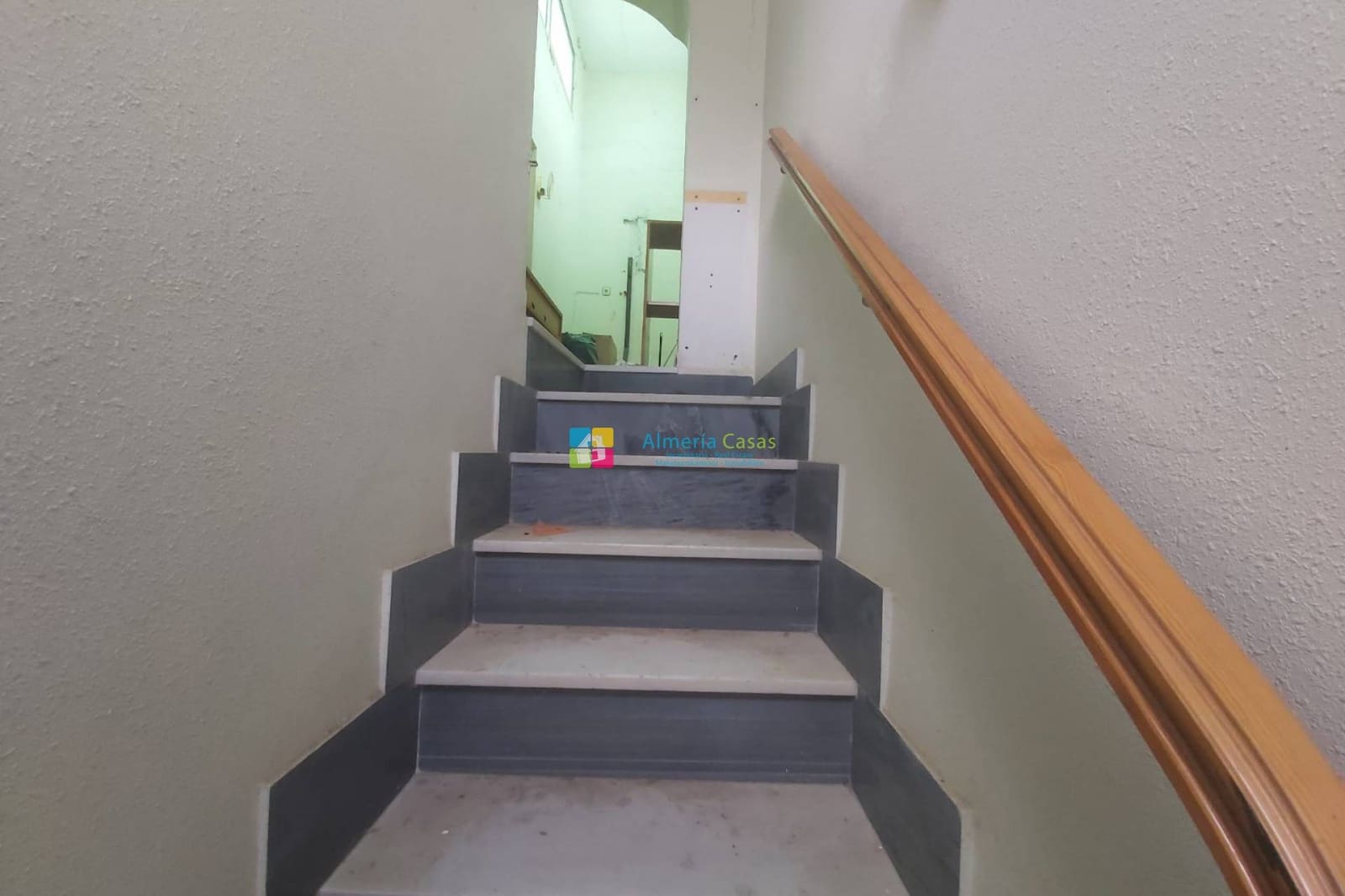 Casa de 6 habitaciones en Fines en venta con garaje - 92.000 € (Ref: 9466184)