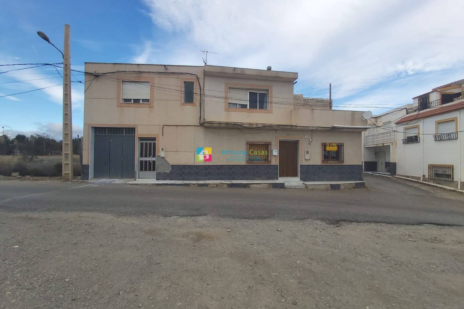 Casa de 6 habitaciones en Fines en venta con garaje - 92.000 € (Ref: 9466184)