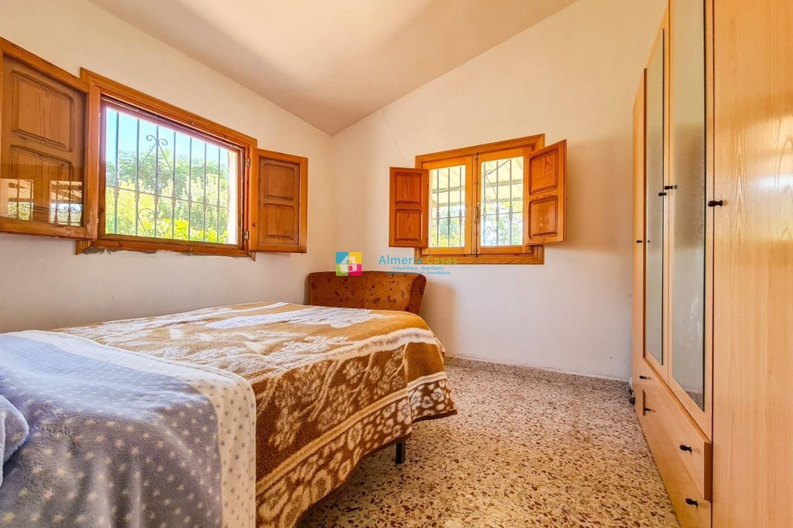 4 makuuhuone Maalaistalo myytävänä paikassa Lubrin mukana 
autotalli - 349 950 € (Ref: 9495254)